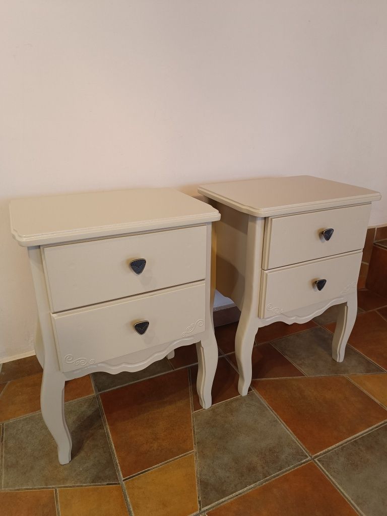 Noptiere model rococo din lemn masiv
