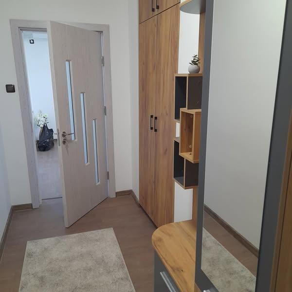 Дава се под наем Тристаен апартамент в София, Лозенец - 90 кв.м за 800 € - Снимка #2