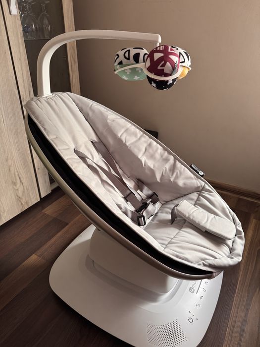 Електрическа бебешка люлка Mamaroo 5.0 и бебешка подложка