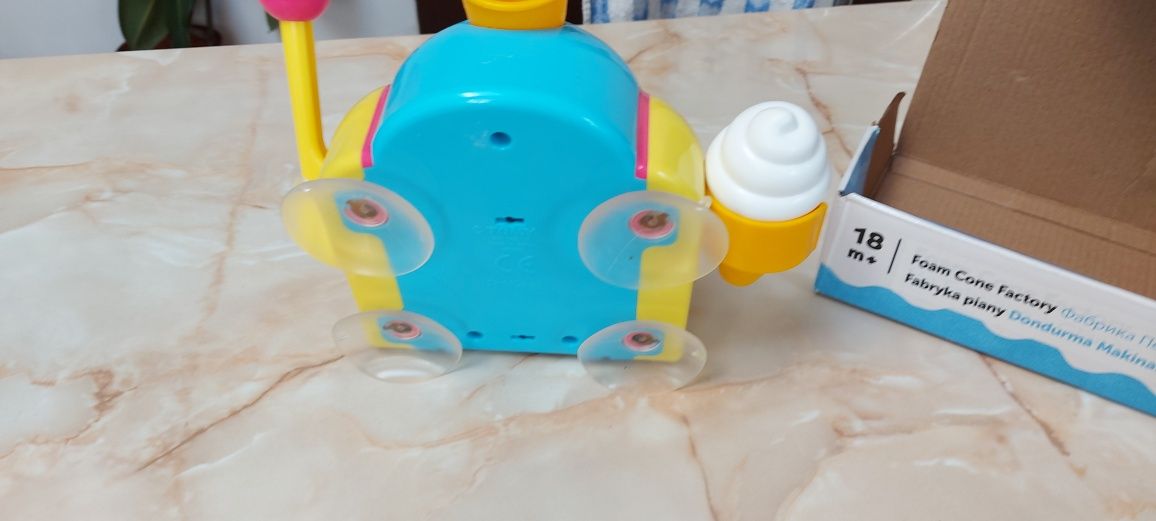Mașină de înghețată-jucărie