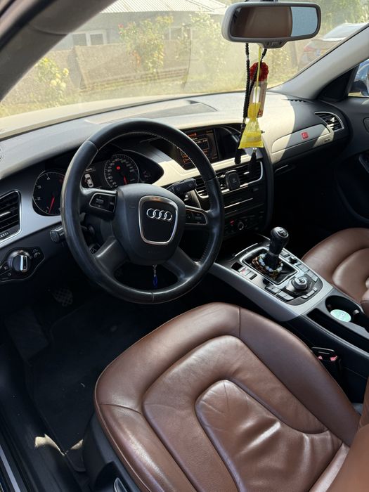 Audi A4 B8 2010 *
