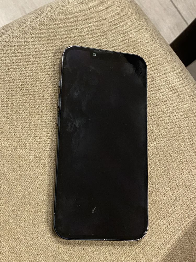 Продавам Iphone 13 128GB