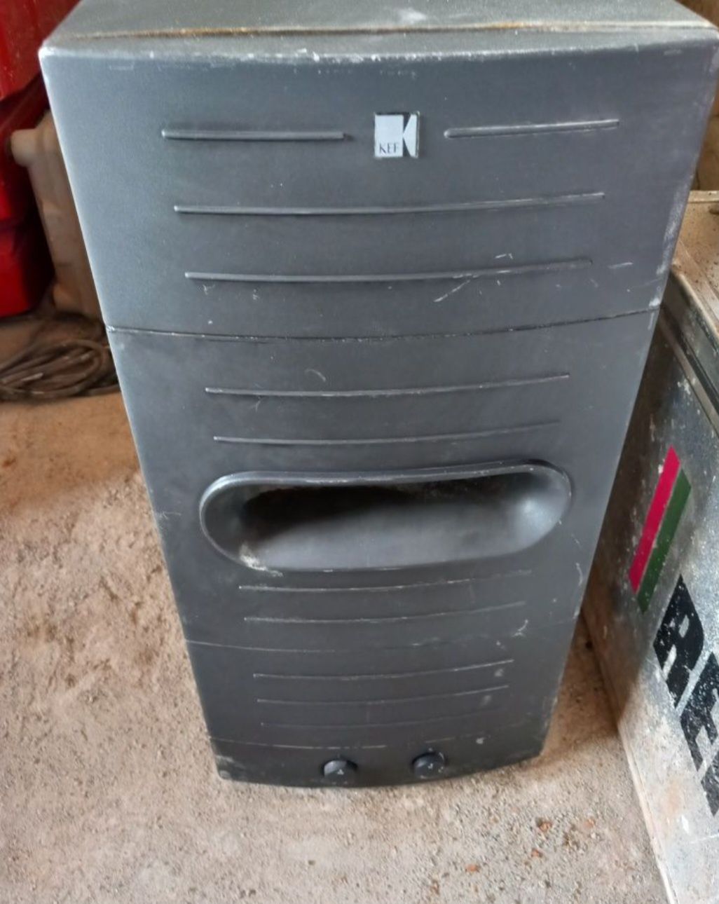Subwoofer KEF pentru bass