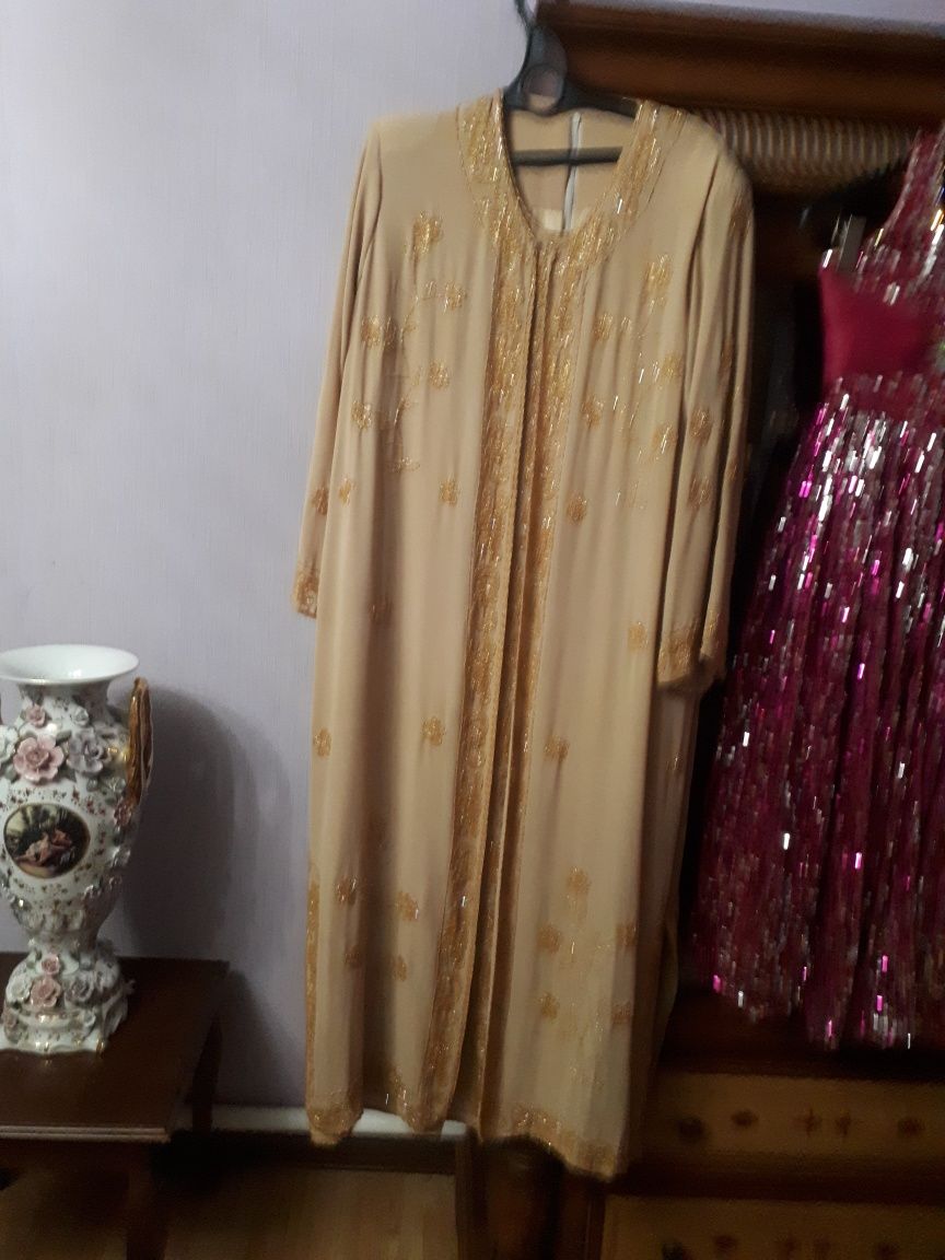 Шикарное платье с паедками