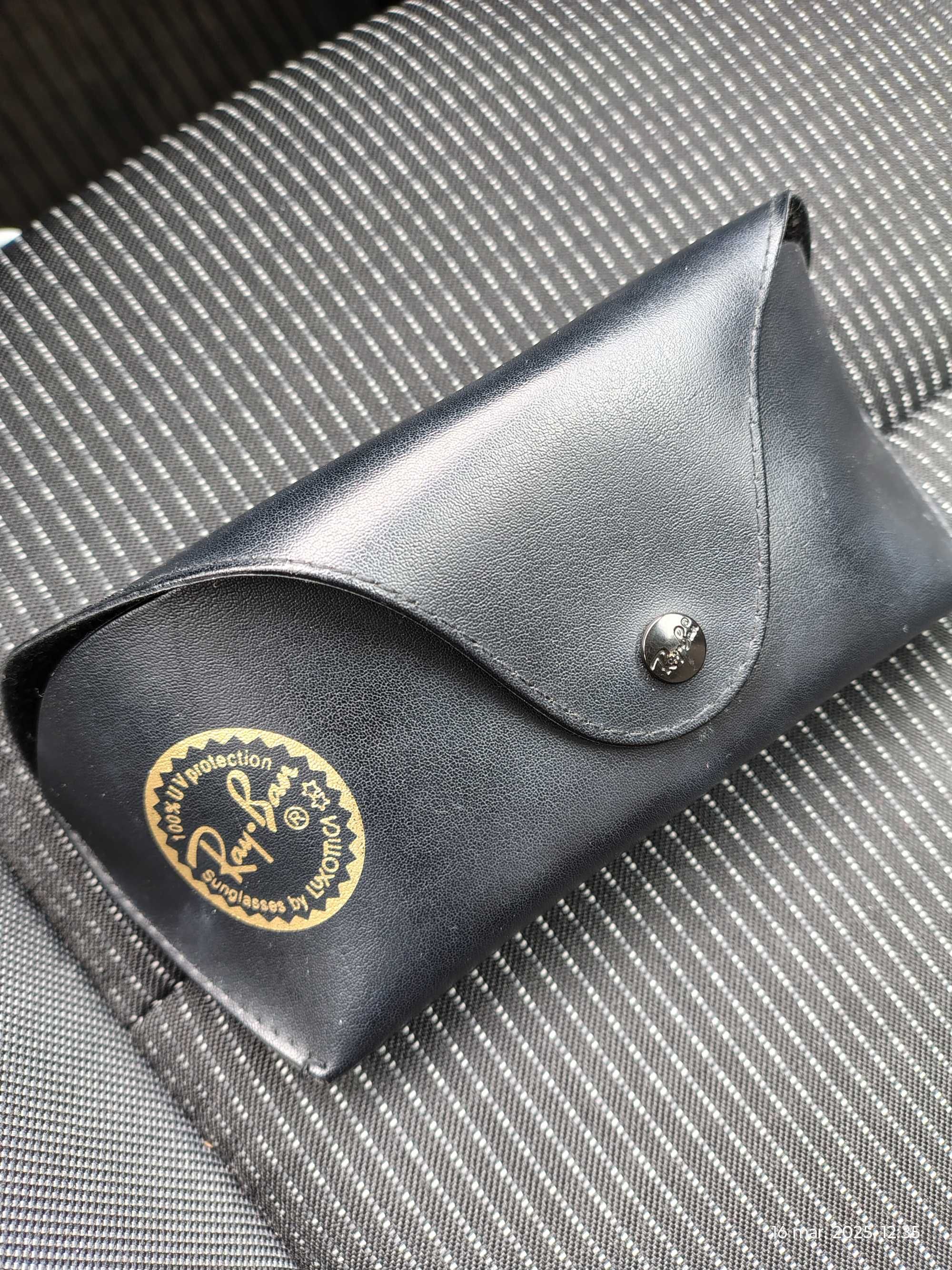 Vând ochelari marca Ray Ban