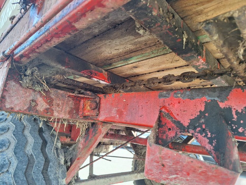 Ремарке за оборска тор тороразхвърлящо ремарке