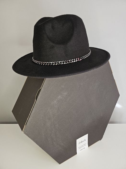 Федора / Шапки в син, черен и  светло кафяв цвят