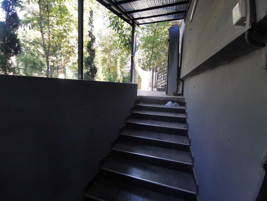 Продается нежилое помещение 3х комнатная + подвал Чиланзар 20 квартал