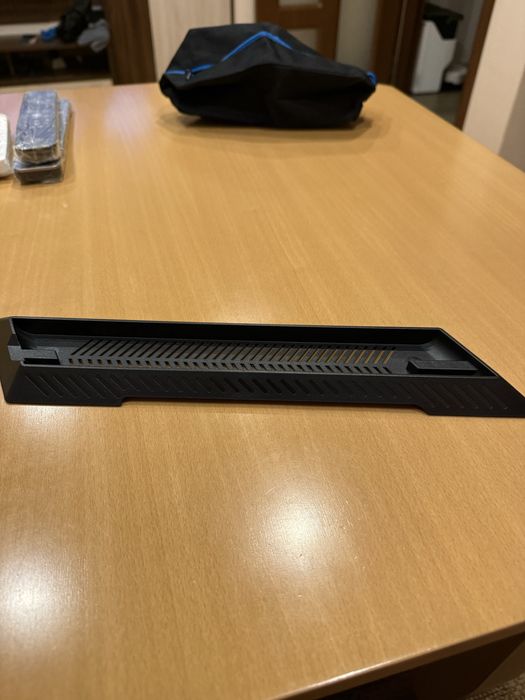 Вертикална стойка PlayStation PS 4 slim Нова