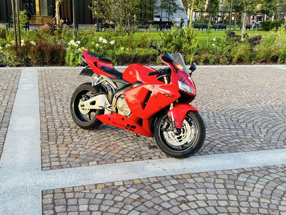 Motocicleta Honda CBR 600 RR