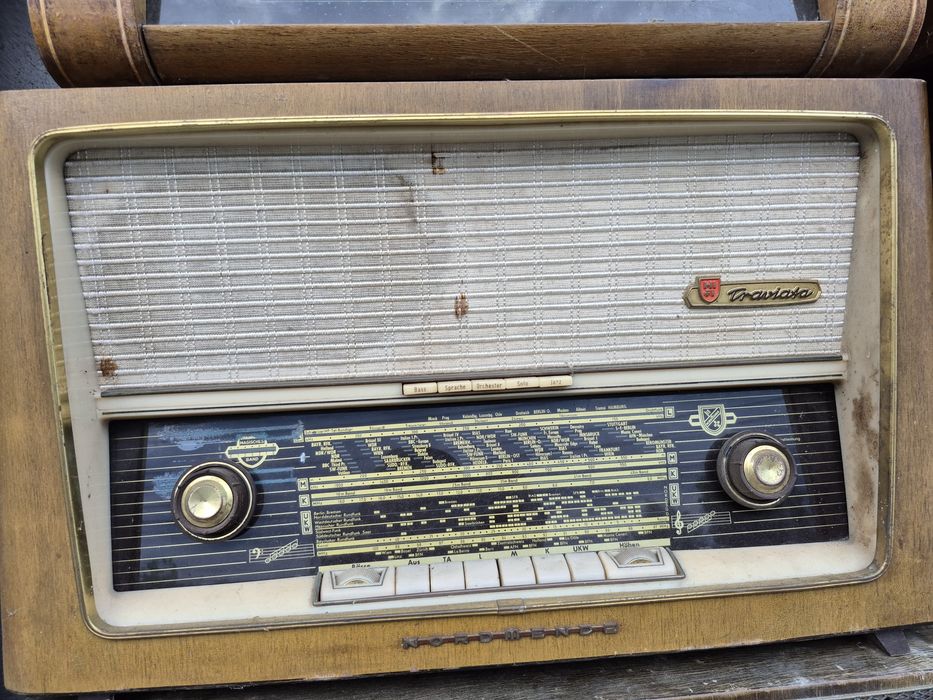 Vând Lot 22 radio lampi carcasa lemn & ebonita diferite marci renumite