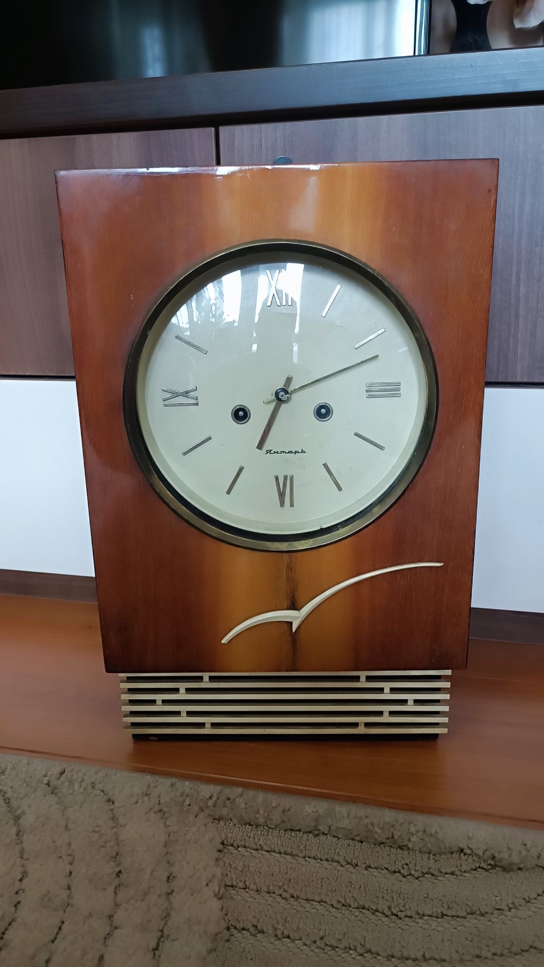 Ceas vechi de perete cu pendul