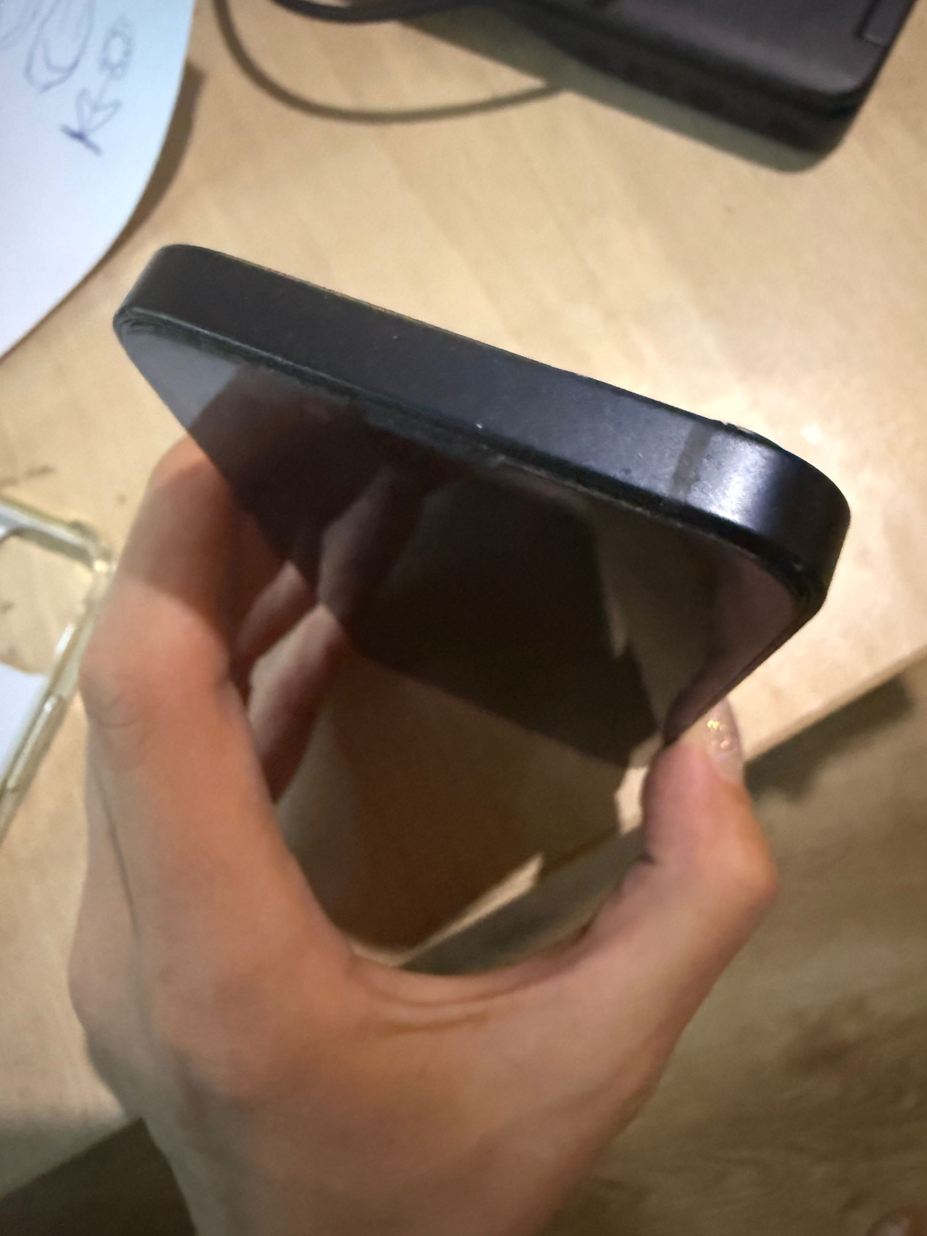 Продавам iPhone 13 mini , използван е