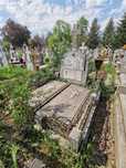 Vând  6 locuri de veci in cimitirul Berceni