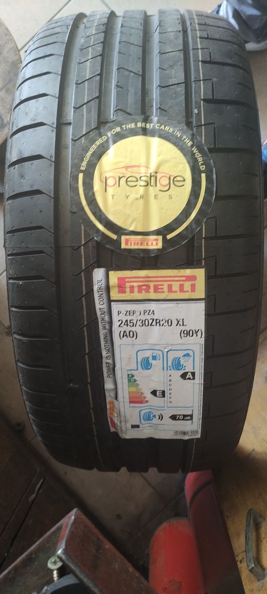 Лятна гума нова Pirelli 245/30 R20