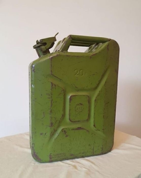 Продам железную канистру