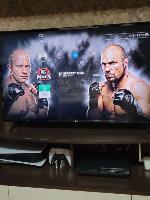 PS3 Slim + 2 геймпада