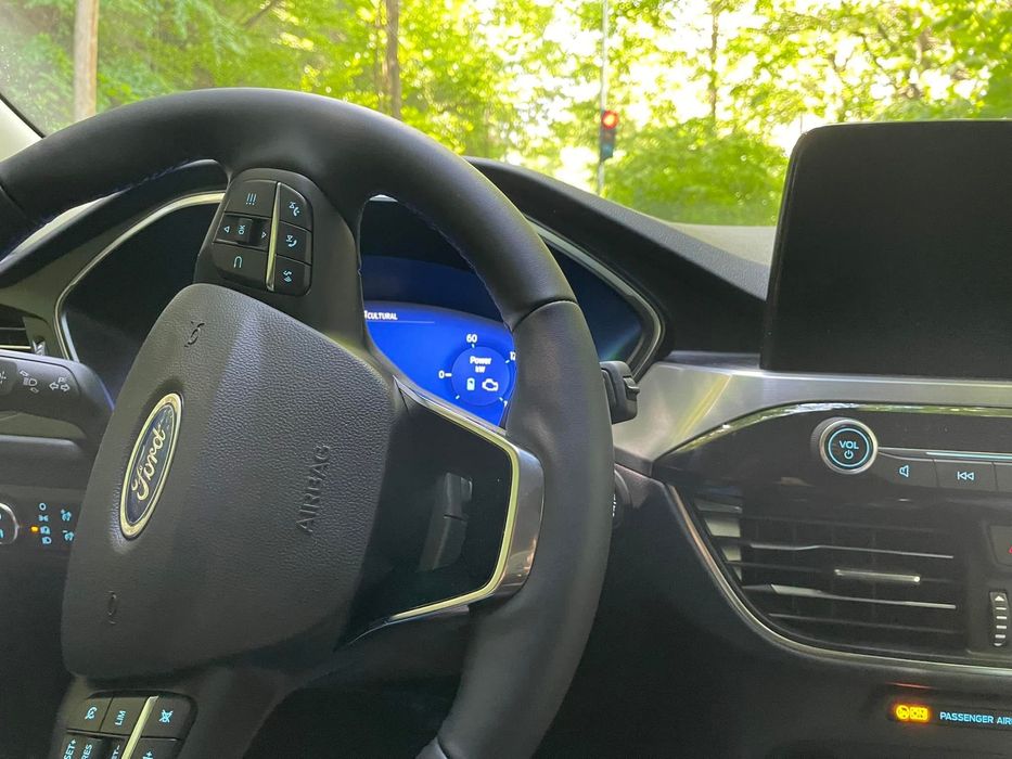 Ford Kuga 5 usi Titanium 2.5 Duratec FHEV 190 CP AT, in garantie