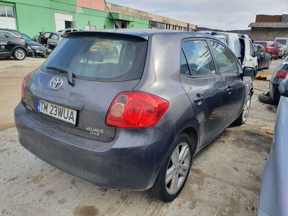 Dezmembrez Toyota Auris motor 2.2d-cat 130kw 177cp 2ad-fhv, dezmembrari cutie de viteze manuala 5+1