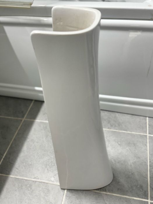 Lavoar cu picior +oglinda + baterie chiuveta