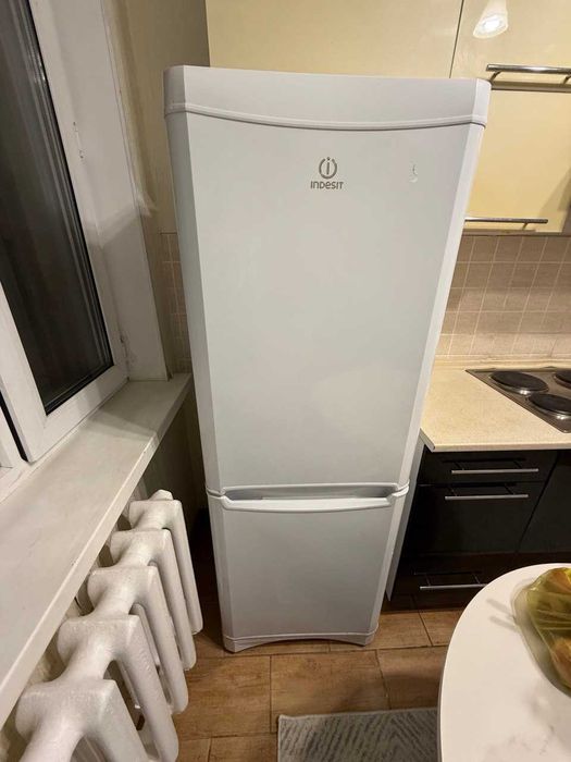 Продам Холодильник Морозильник Indesit 167х60 Астана