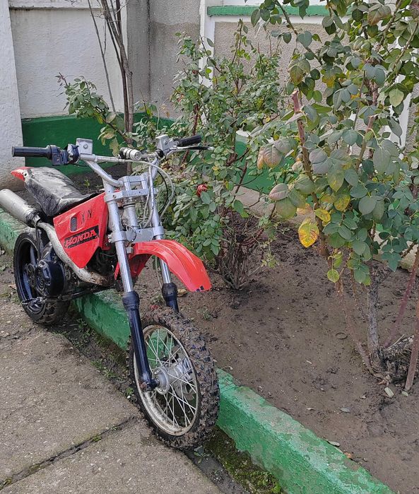Vând cross Honda de 49