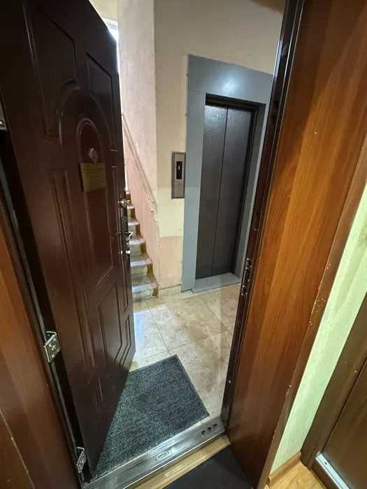 Лабзак 3/2/9  панель ориентир на против Анхор парк
