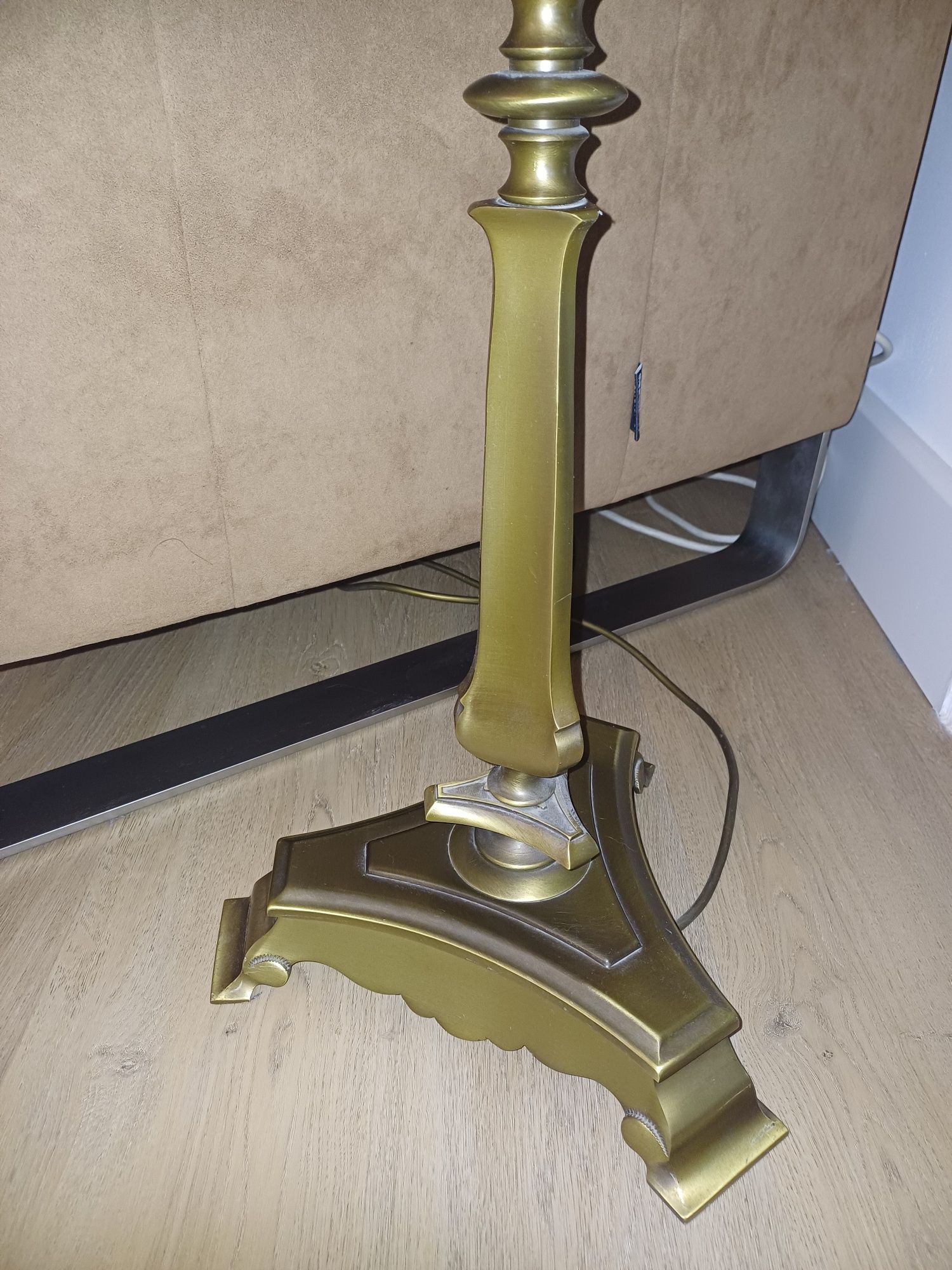 Lampadar de bronz cu abajur deosebit