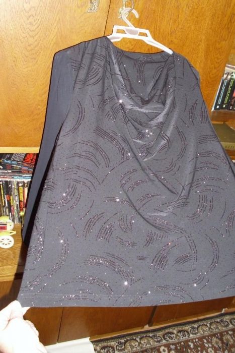 bluzita negra de matase ,noua , de ocazie .