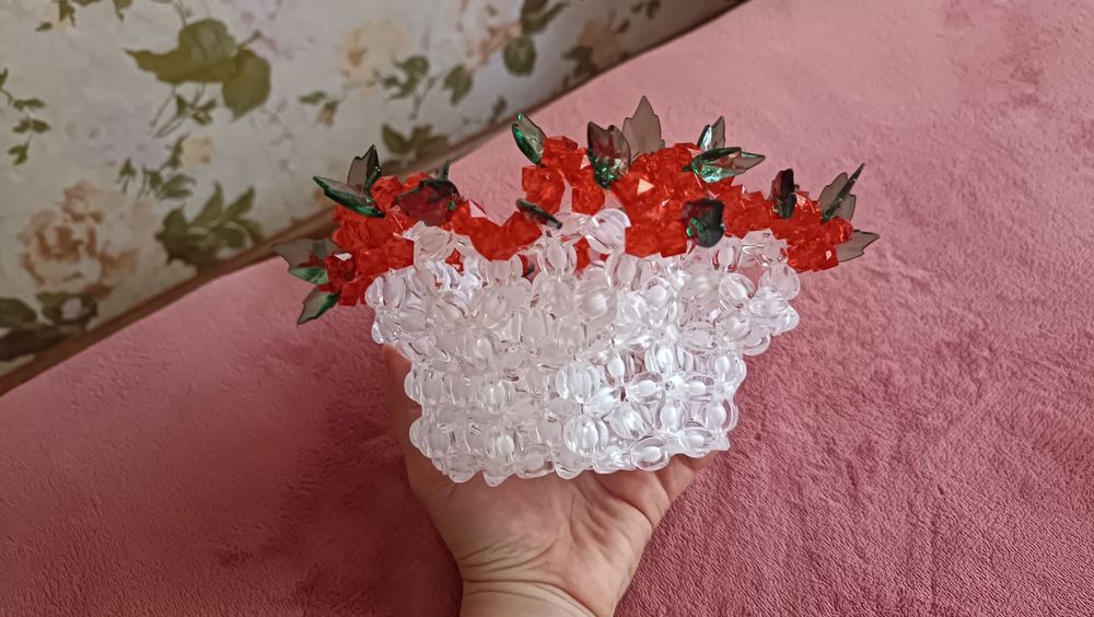 Конфетница из бусов своими руками