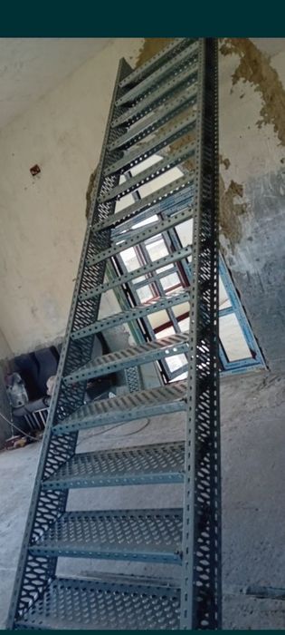 Scari zincate pe comanda