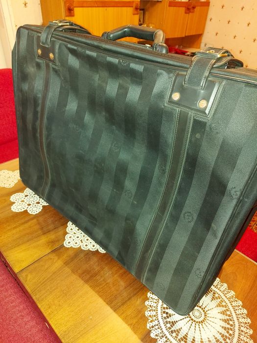 Куфари 2бр. големи 2бр. малки.