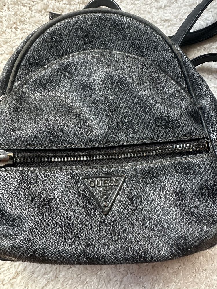 Дамска раница Guess