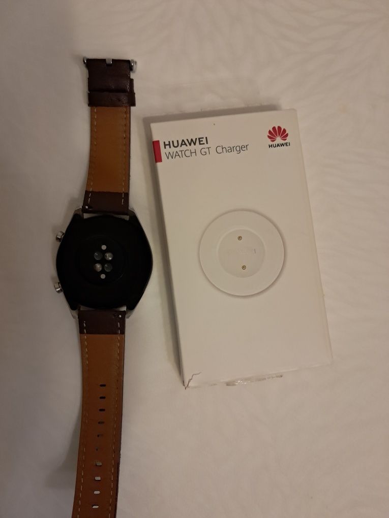 Смарт часовник Huawei watch GT1