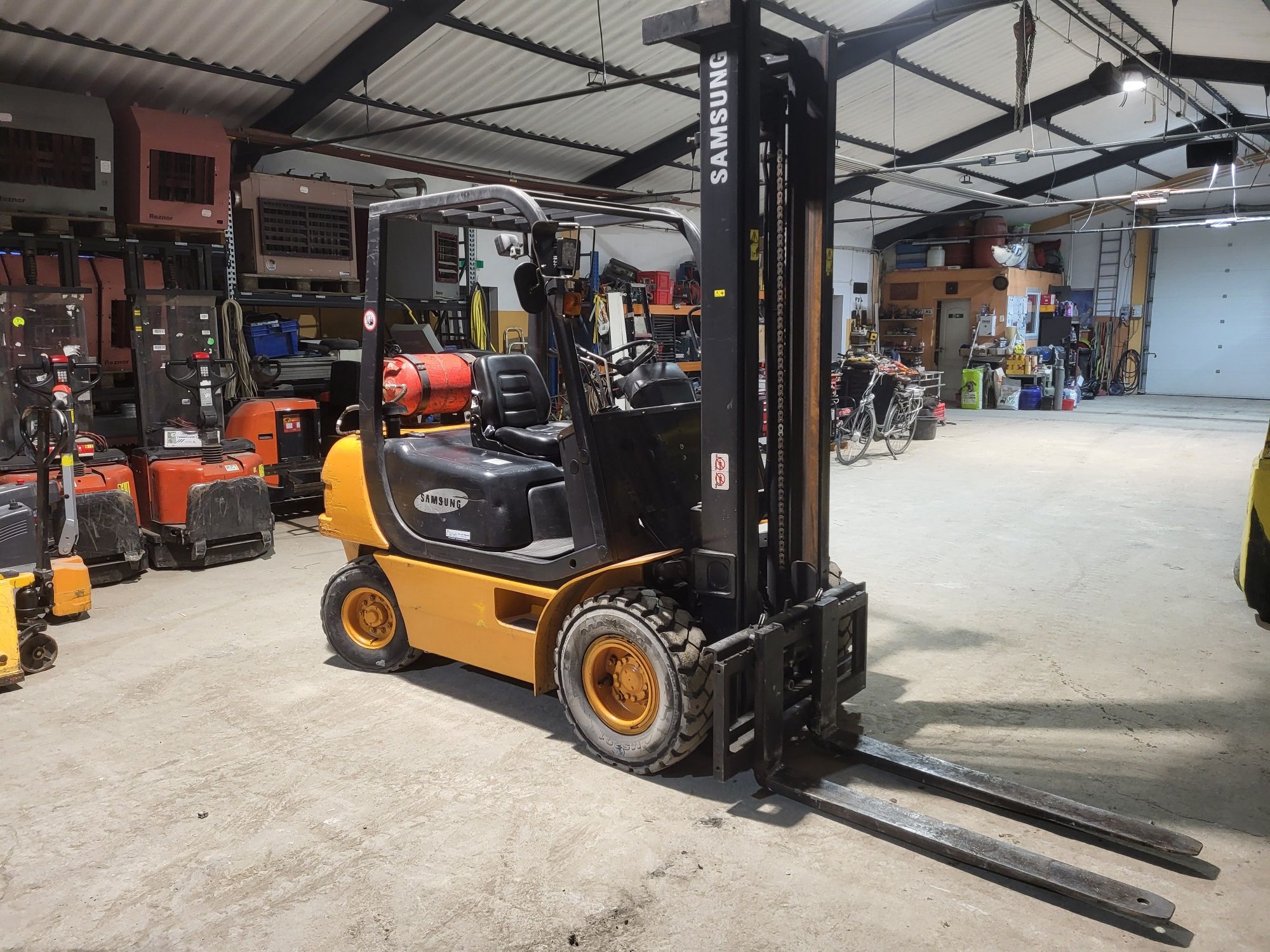 Stivuitor pe gaz 2,5 tone