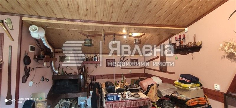 Явлена продава къща с облагороден двор във вилна зона с.Костенец