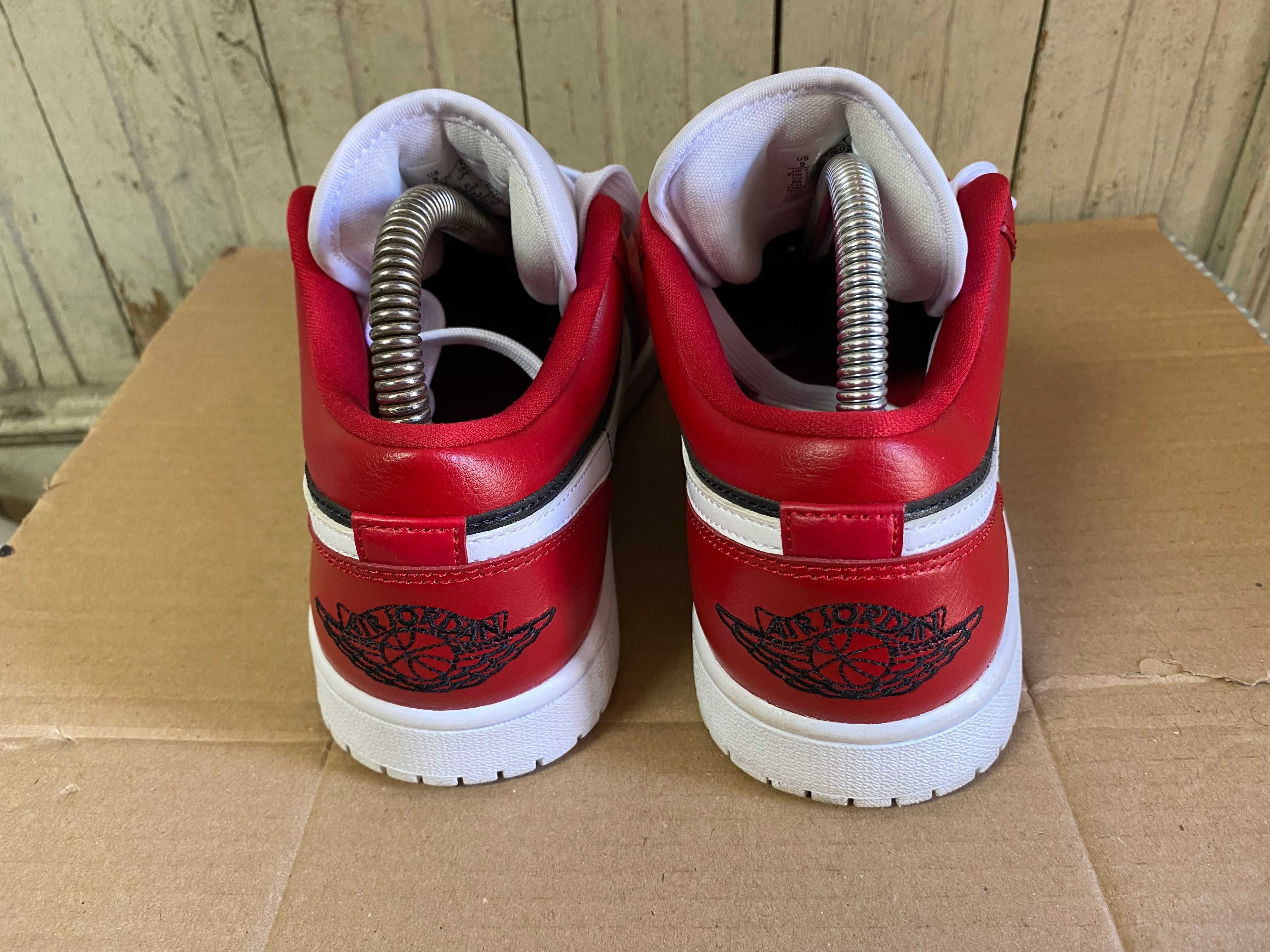 ''Nike Jordan 1 Low Chicago Flip''оригинални маратонки 40.5 номер