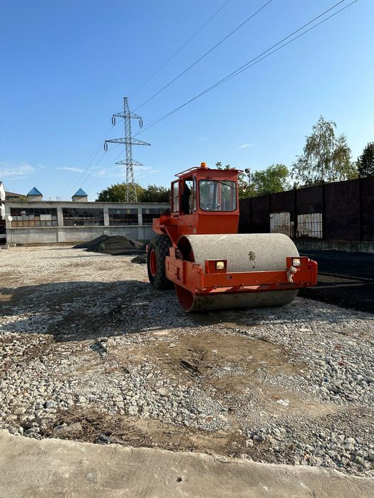 Inchiriez cilindru compactor, de terasament 12tone