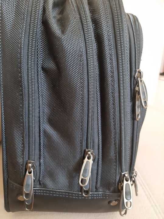 Бизнес-сумка (портфель)  на колёсиках для деловых поездок.