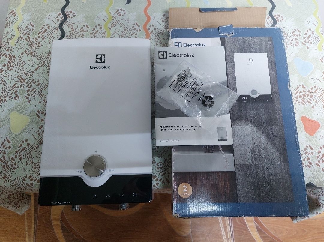 Водонагреватель электрический Electrolux NPX 8 FLOW ACTIVE 2.0