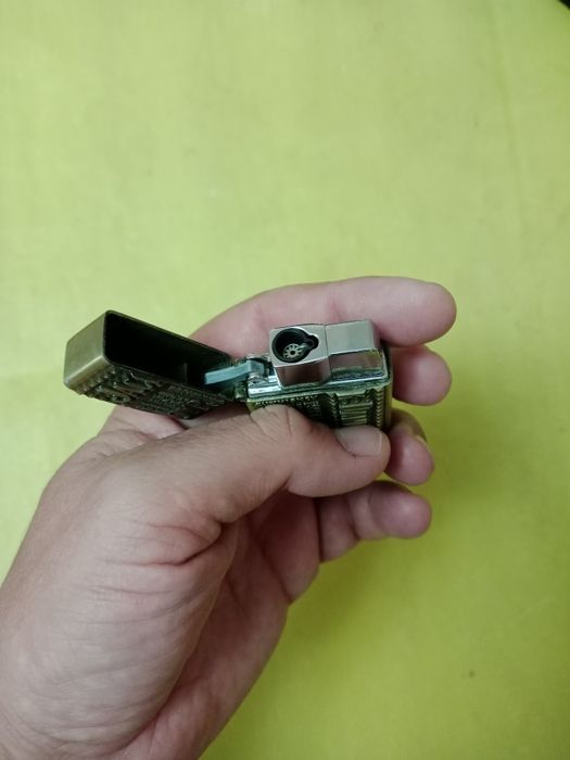 Продам 2 пары  зажигалки zippo,Honest