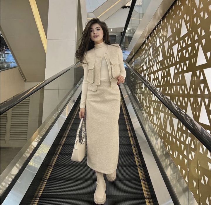 Стильная тройка бежевый цвет