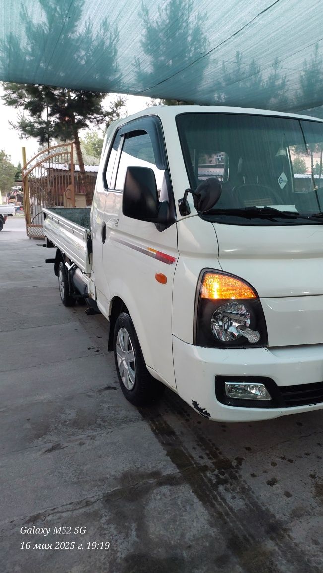 Hyundai porter 2012 сотилади.