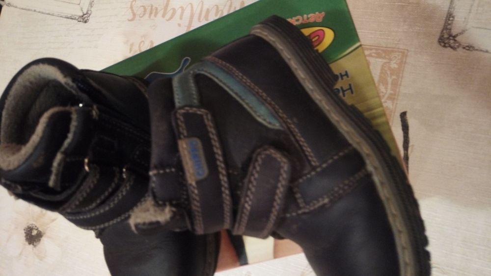 Продавам детски зимни боти за момче