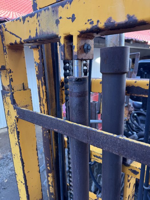 Stivuitor in tirantii tractorului