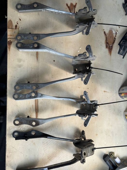 Петли капота на Тойота Хайландер / Highlander