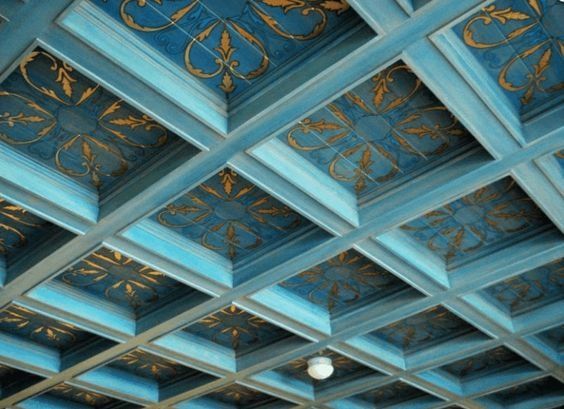 Обшивка стены и кесонный потолок из лмдф, шпон, кожа заменитель