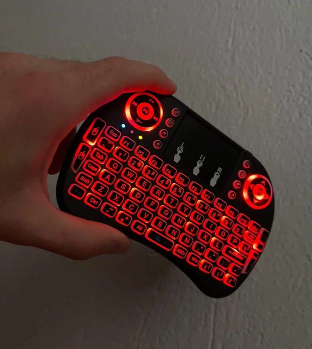 Tastatură wireless pentru TV laptop PC iluminată cu baterie acumulator