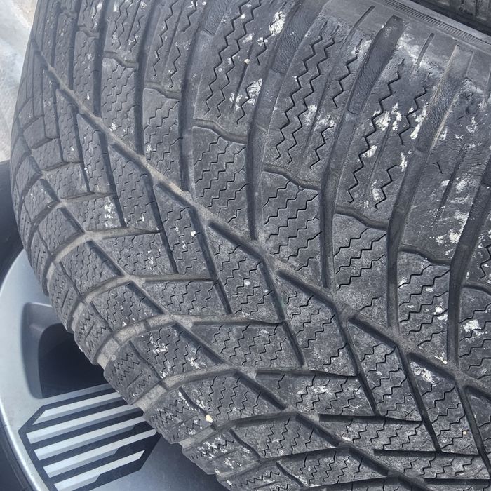 Зимни гуми с джанти 265/55/19 Bridgestone