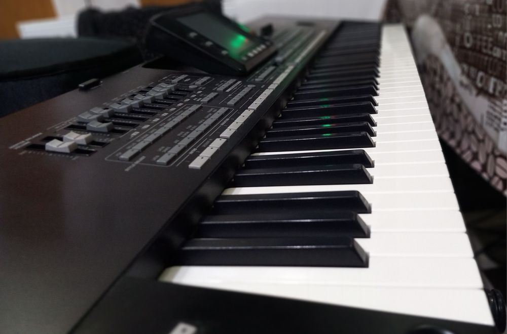 Vând Korg Pa3x 76 keys